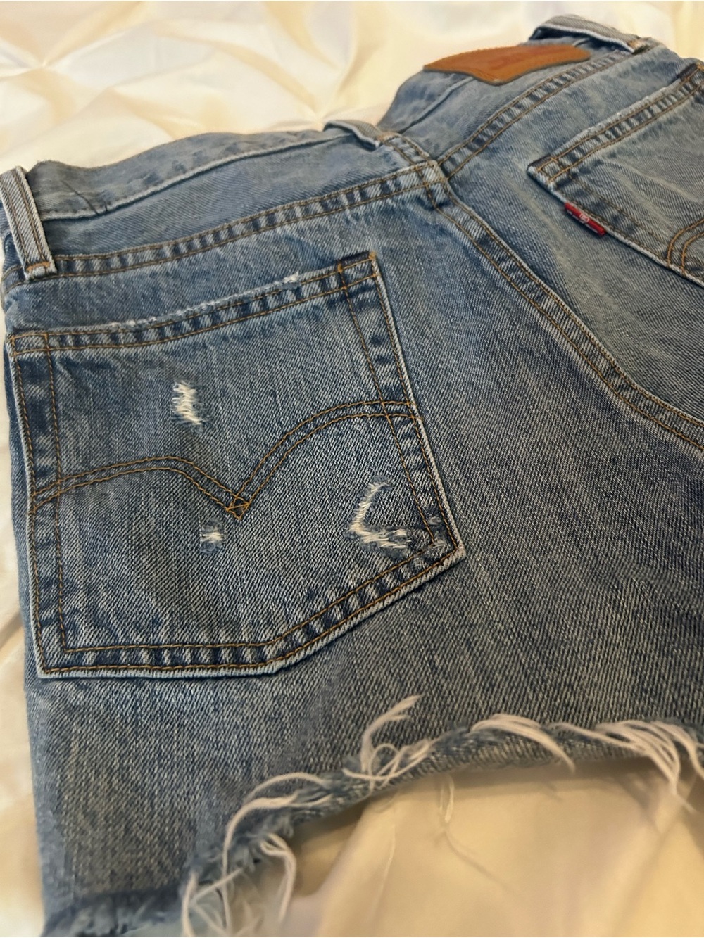 Levi's Wedgie Shorts. Size 26. - Picture 3 of 7